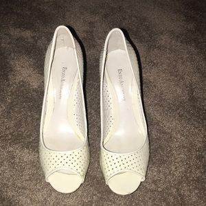 Perfect for Spring! White peep toe pump